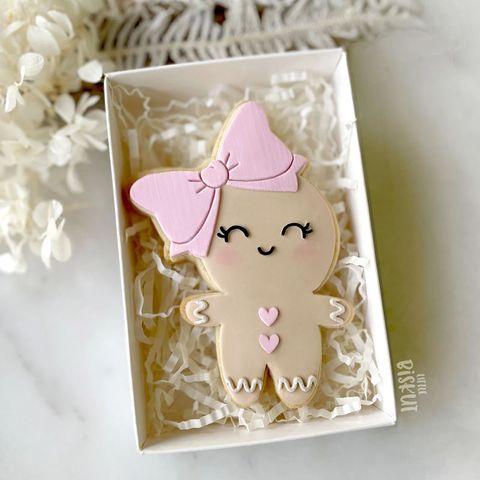 GINGERBREAD GIRL WITH BOW | CUTTER & DEBOSSER SET | CCC (ONLINE ONLY)