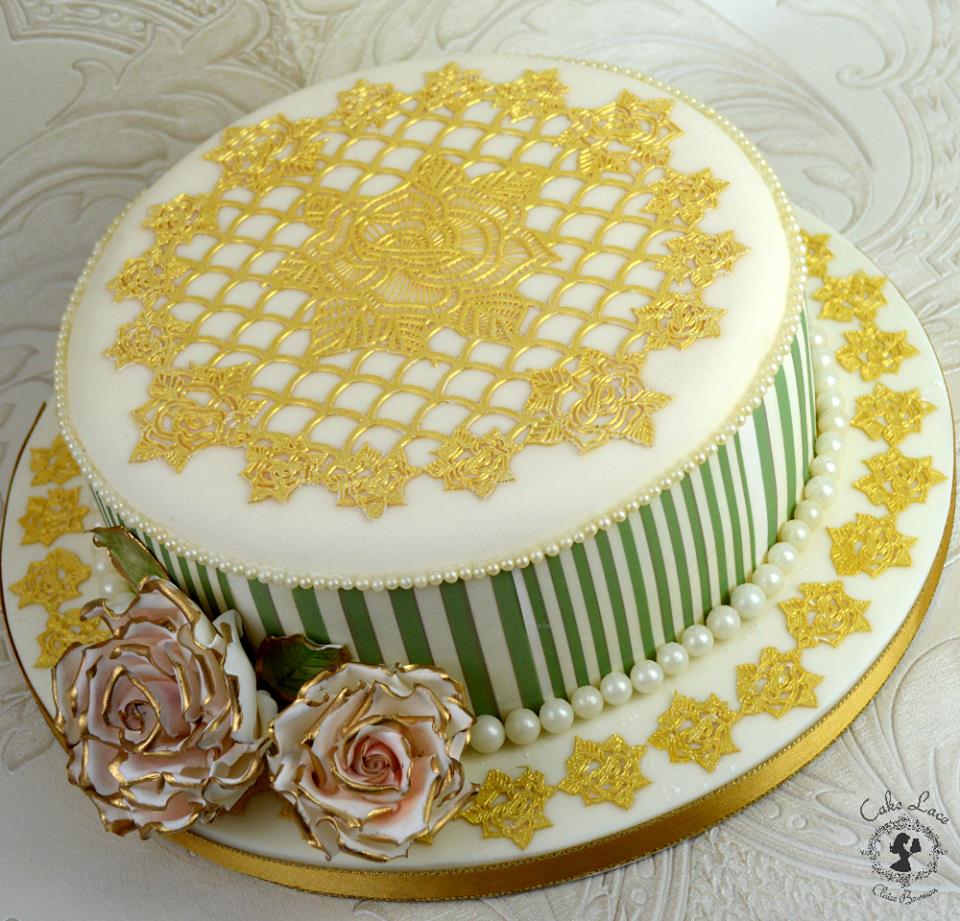 RING OF ROSES 3D CAKE LACE MAT - BY CLAIRE BOWMAN